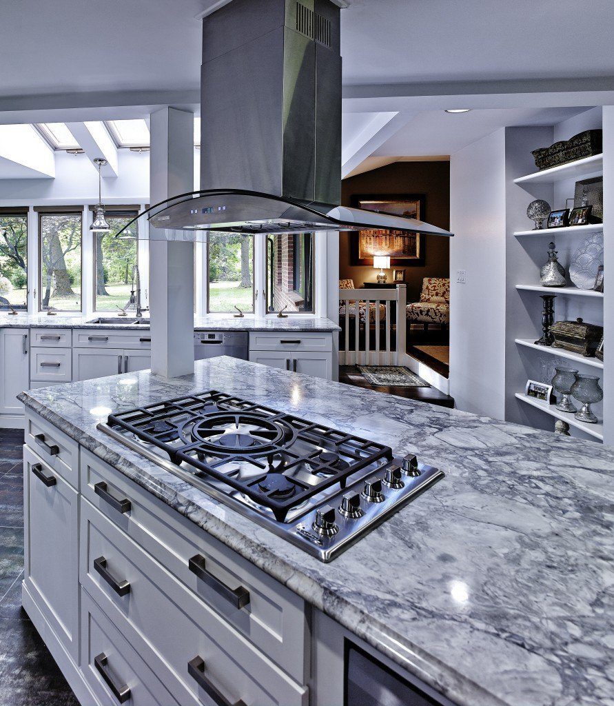  cooktop and hood on the island 