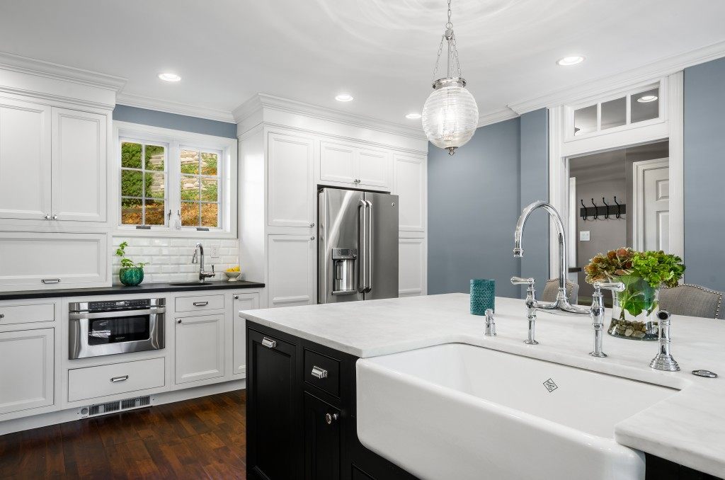 Two sinks allow for easier cleanup at large gatherings