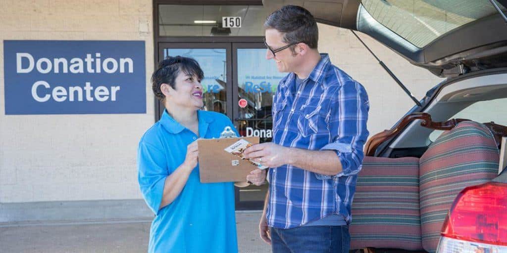 people donating to a donation center 