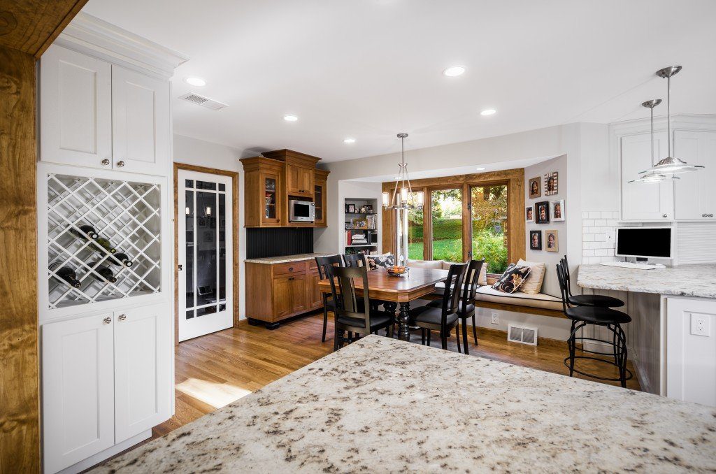 Keep a clear view of the dining area from anywhere in this West Chester kitchen