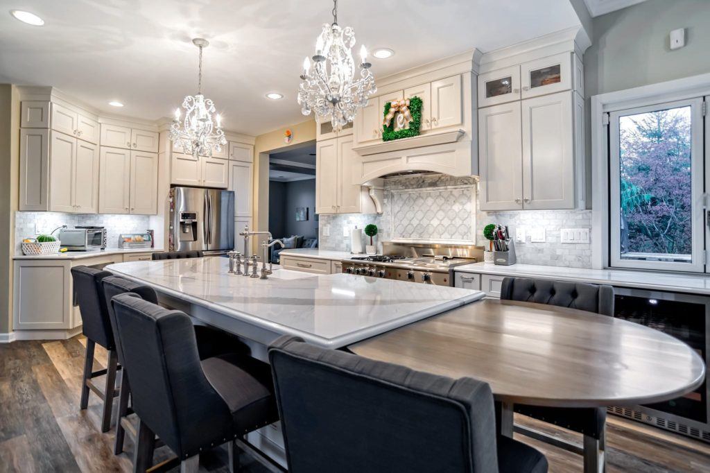 Kitchen with large island 