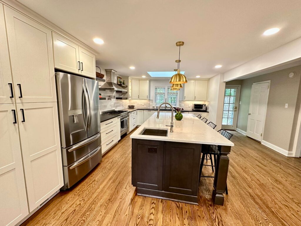 Full overlay Fabuwood Galaxy kitchen. Kitchen is in Media PA so customer can say main Line Kitchen Design offers kitchen cabinets near me.