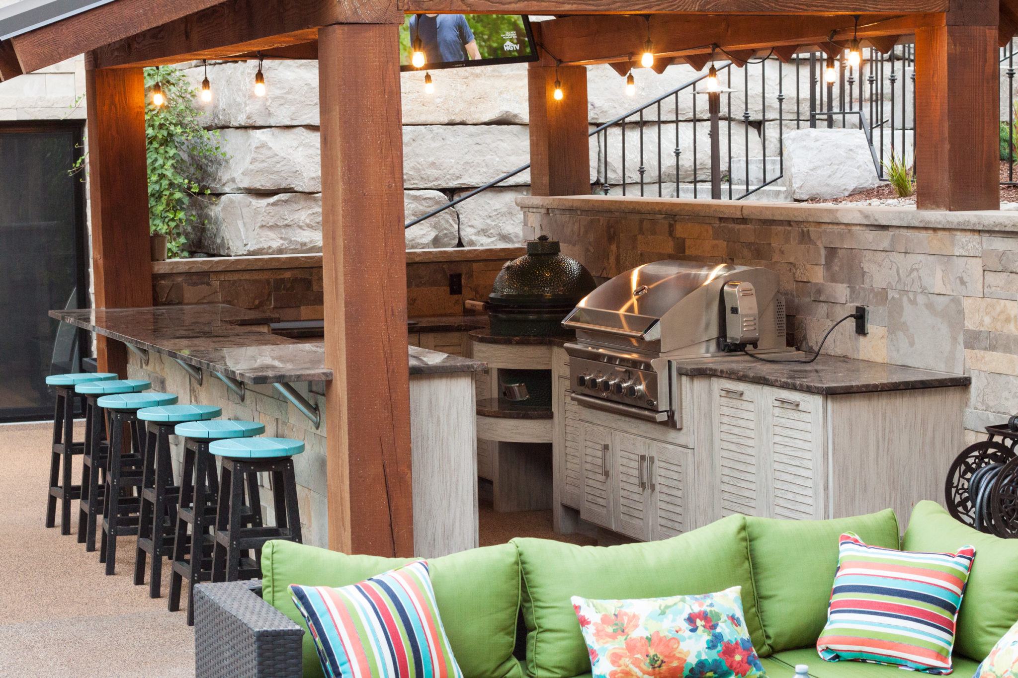 outdoor kitchen area