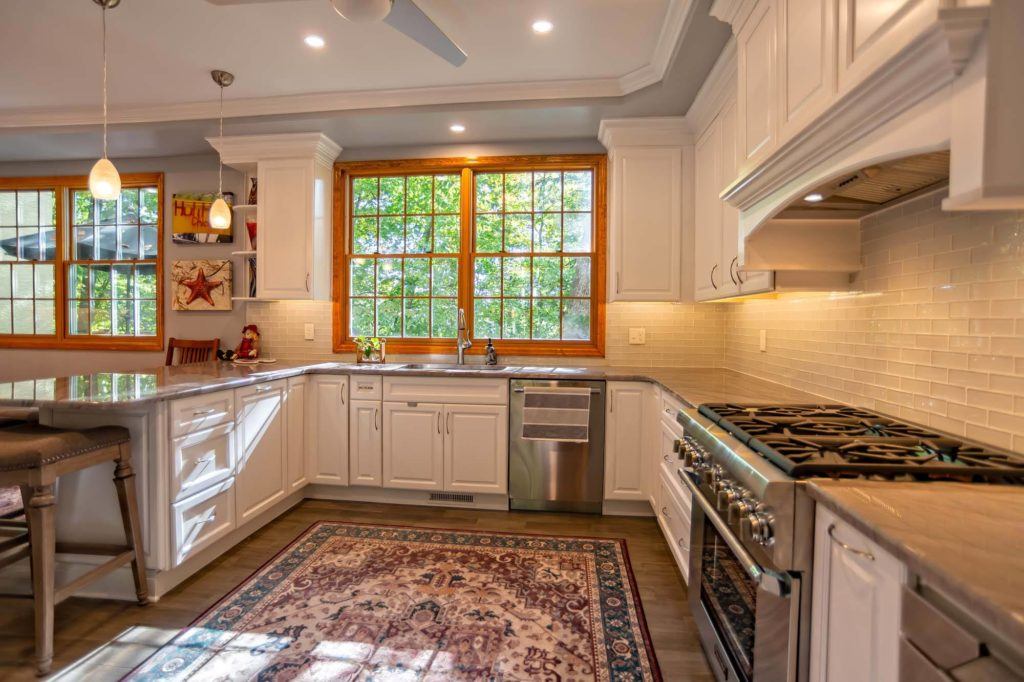 Kitchen with tray ceiling