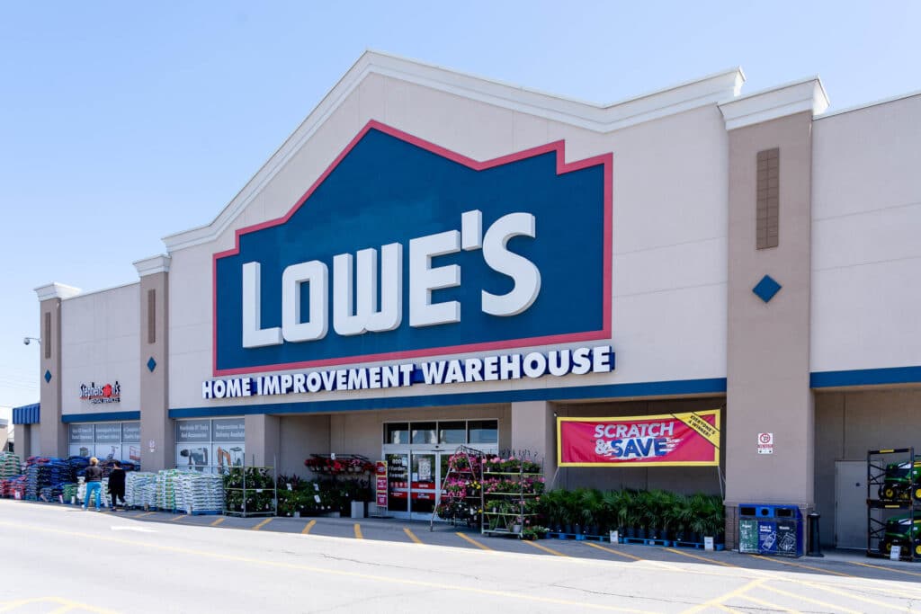 The Customers Who Almost Bought Their Kitchen at Lowe's. ⋆