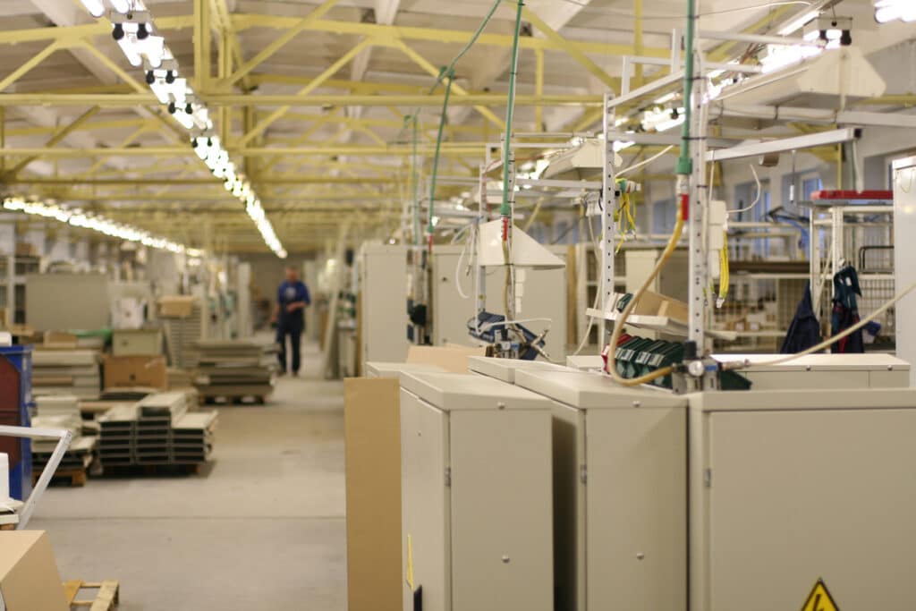 Cabinet factories no longer have strict requirements for their cabinet dealers